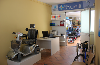 sanitaria-ausili-deambulatori-scooter-anziani-disabili sanitaria-ausili-deambulatori-scooter-anziani-disabili