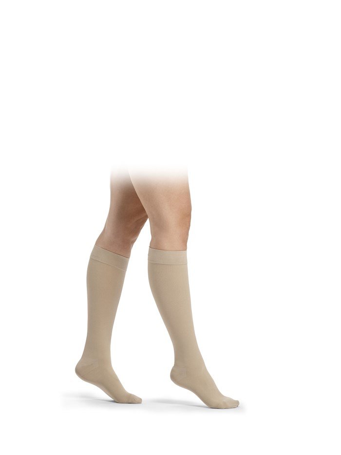 productshot_sigvaris_essential_thermoregulating_female_ad20closedtoe_nature_primary_rgb_ecne.jpg Gambaletto Sigvaris ESSENTIAL THERMOREGULATING classe 1 (ex Cotton) - immagine 1